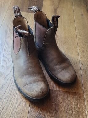 Brown Leather Blundstone SIZE 7
